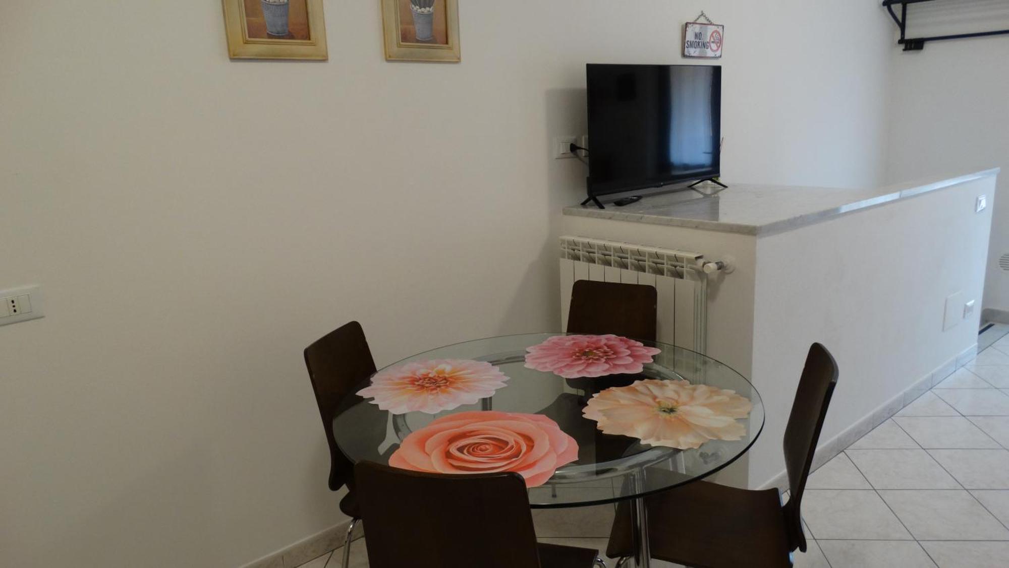 Rose Apartment Luni Екстериор снимка